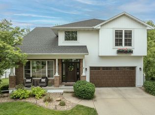 2515 Wolf Creek Trl, Hiawatha, IA 52233