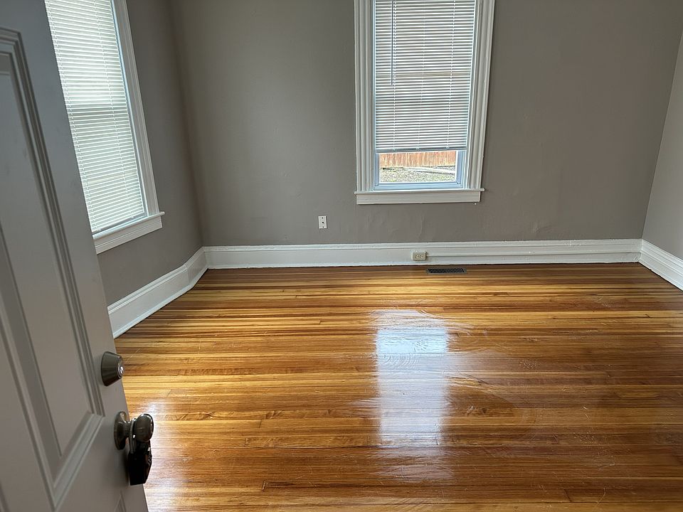 1st image of 240 Oak St Floor 1