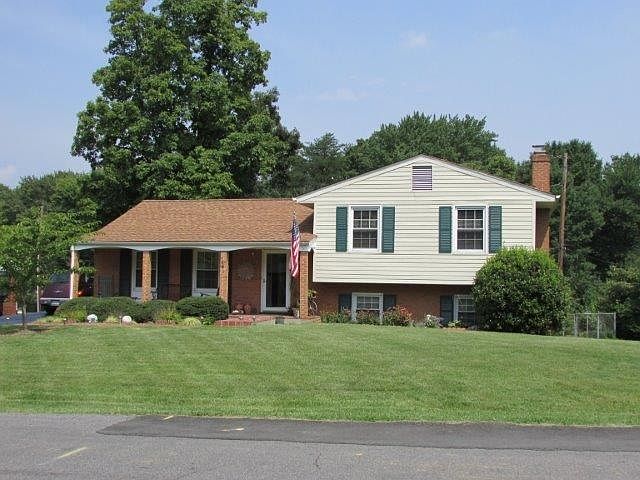 1st image of 321 Woodmere Dr