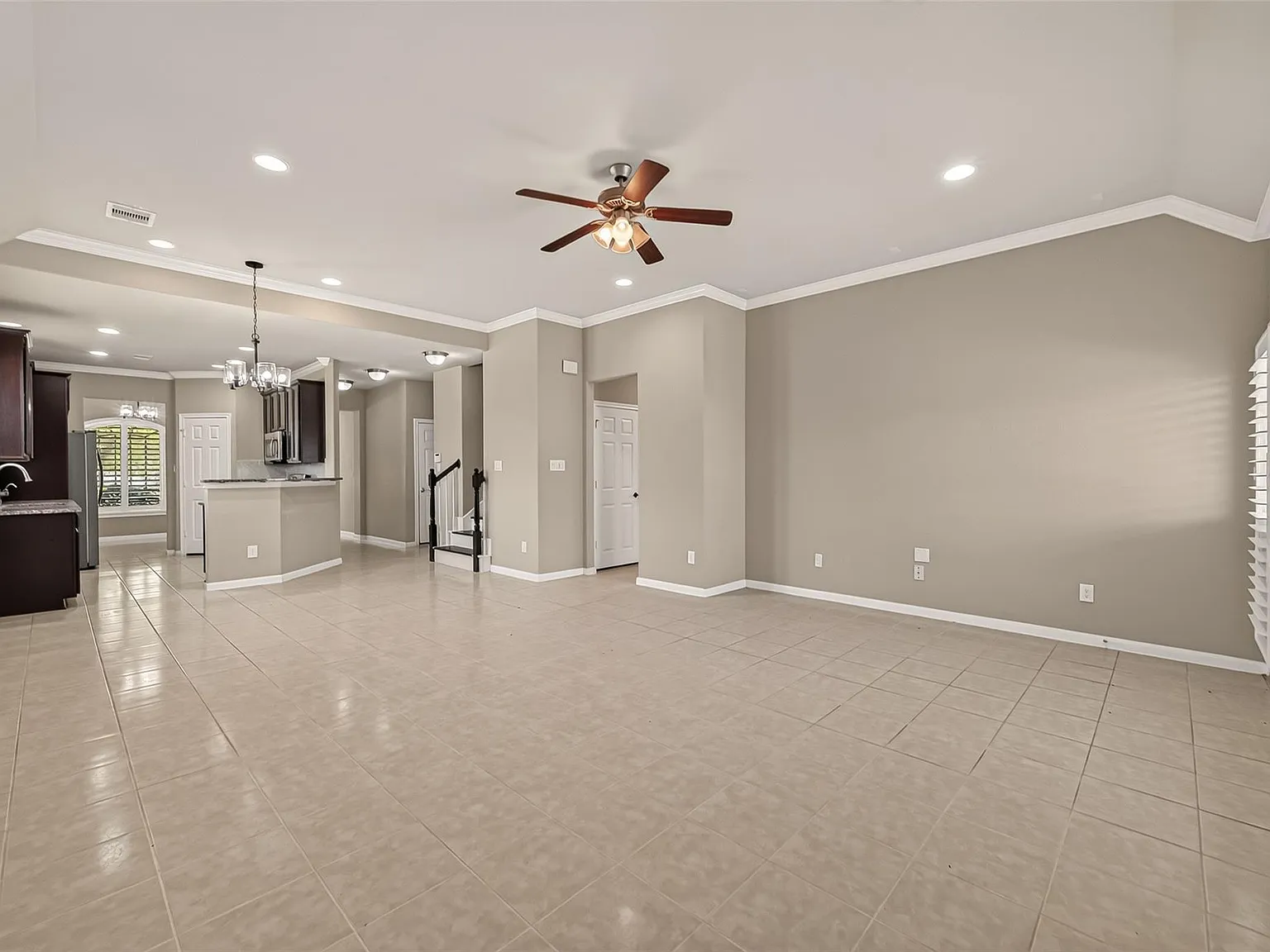 4 bed, 2.5 bath, 2346 sqft, $3,000 — Photo 1