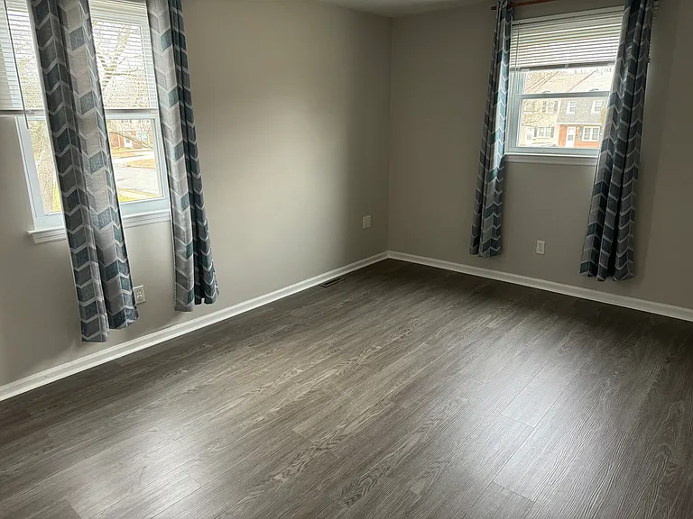 19 Nathan Hale Ct — Photo 5