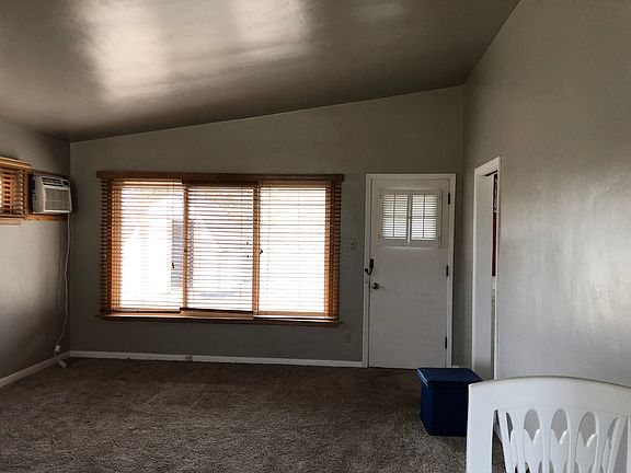 4th image of 518 W Riverbend Dr