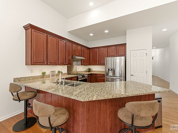 3rd image of 816 Colchester Dr