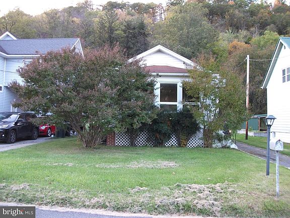 2nd image of 531 Maryland St