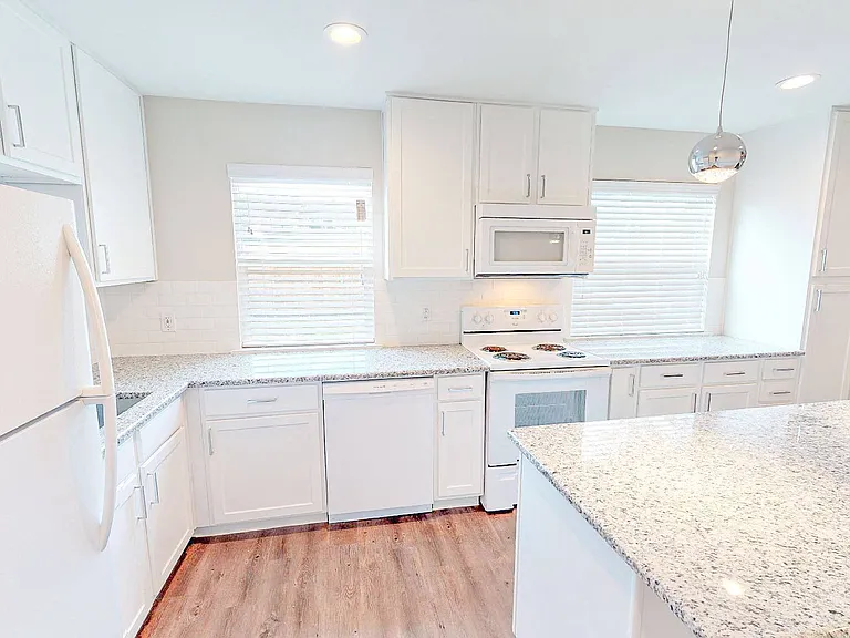 Mosswood Apartments — Photo 53