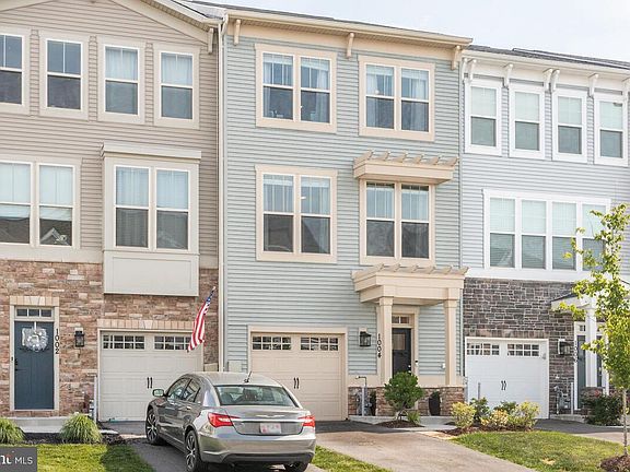 3rd image of 1004 Edenberry Way