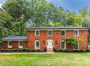 12937 N Topping Estates Dr, Saint Louis, MO 63131