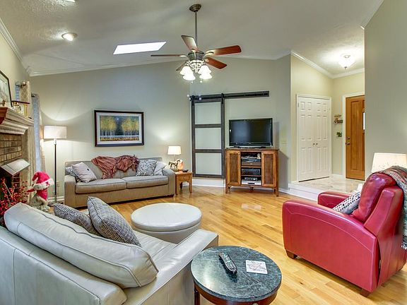 3rd image of 2556 Somerset Dr