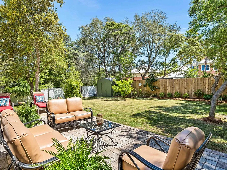 220 Seabreeze Cir — Photo 49