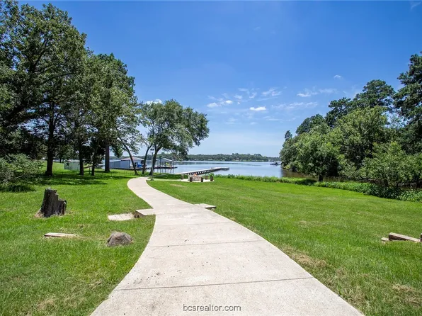12140 Riley Green Rd, Franklin, TX 77856