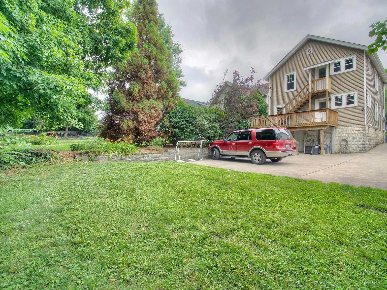 1 bed, 2.0 bath, 1702 sqft, $1,300 — Photo 3