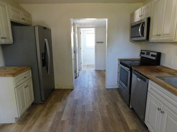 5th image of 836 E Main St