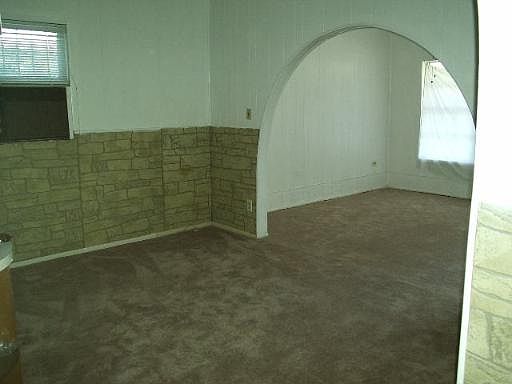 3rd image of 342 STONEWALL AVE