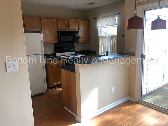 3rd image of 3254 Summercroft Ln