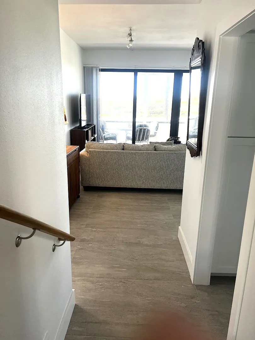 Beautifully updated - 2BR/2BA Villa on Venice Island — Photo 4