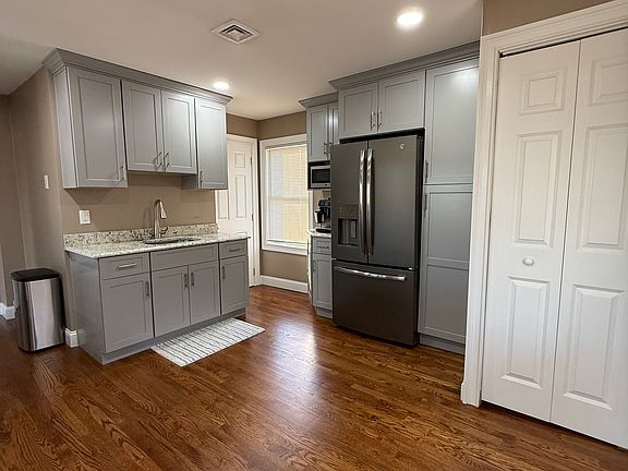 5th image of 13-15 Howard Ave
