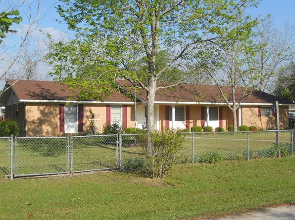 402 Morris St, Glennville, GA 30427