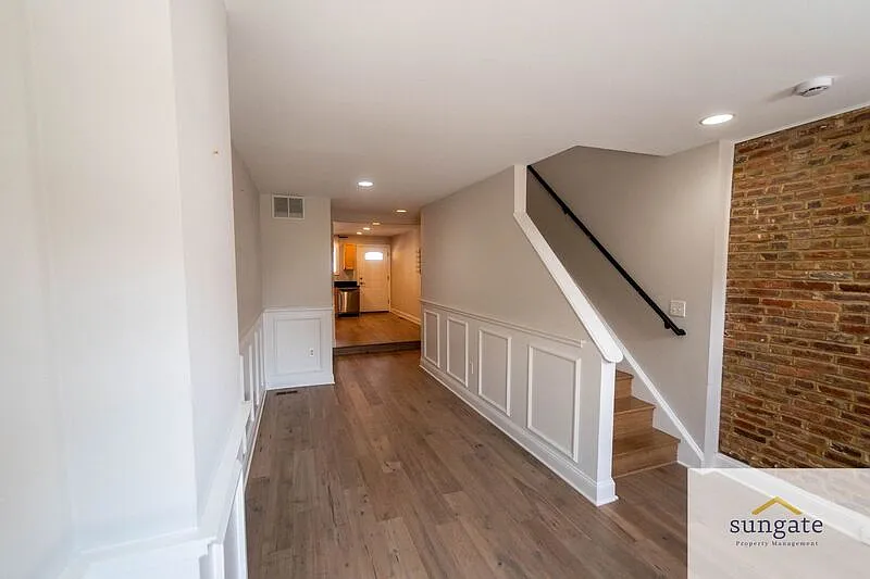 2 bed, 2.5 bath, 1345 sqft, $2,200 — Photo 2