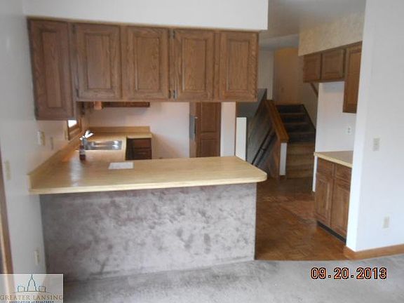 5th image of 704 Trenton Pl