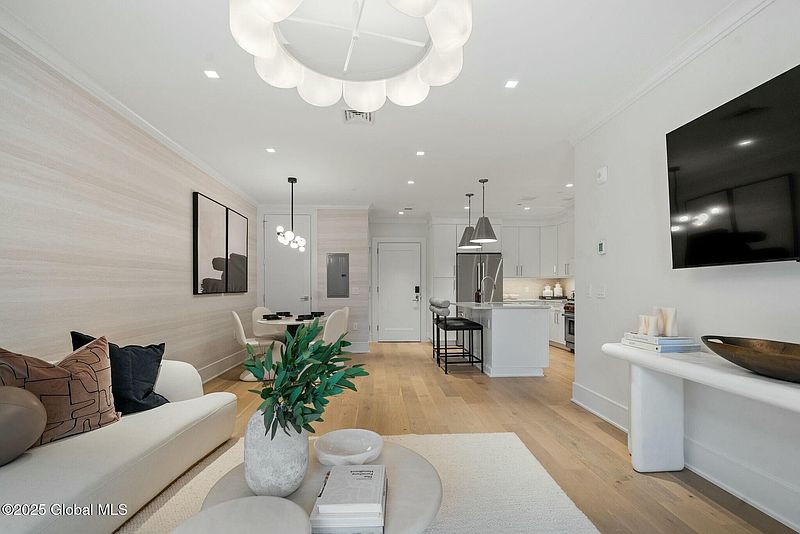 5th image of 19 Washington Street #552