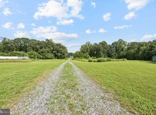 18167 Locust Grove Rd, Bowling Green, VA 22427