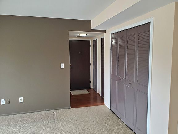 3rd image of 420 Riviera Dr #420