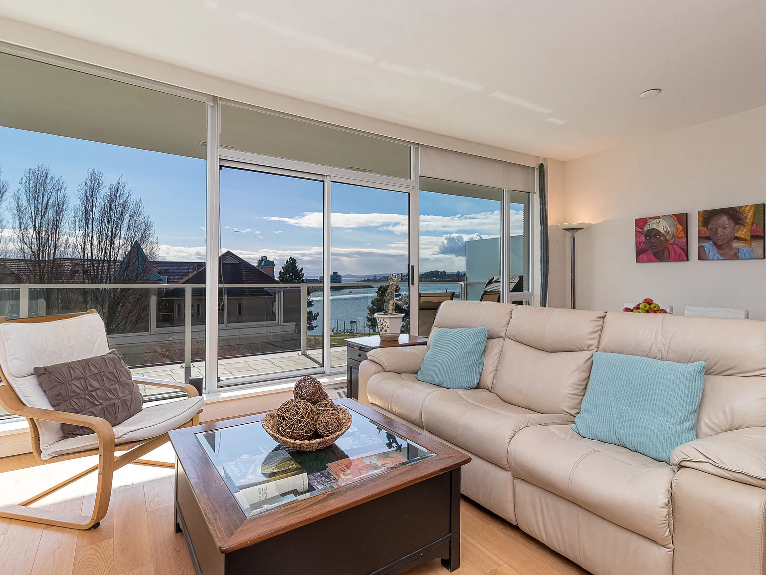 Songhees Rd, Esquimalt — Photo 1