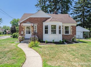 946 Mayhew Wood Dr SE, Grand Rapids, MI 49507
