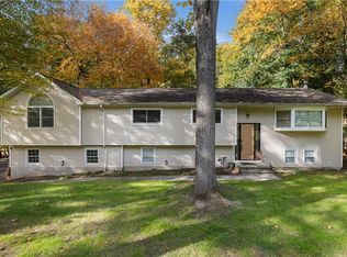 9 Twinkle Rd, Airmont, NY 10901