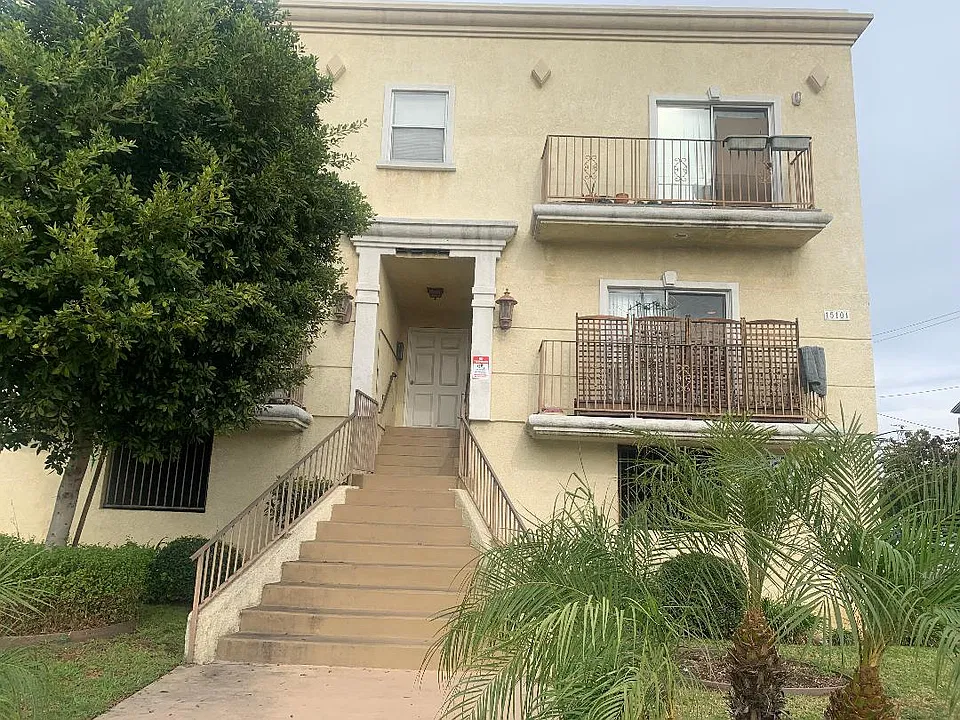15101 Burbank Blvd #104