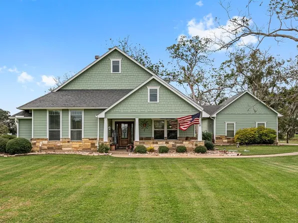 438 Winchester Trail, Angleton, TX 77515