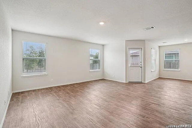 4 bed, 2.5 bath, 2350 sqft, $1,850 — Photo 4