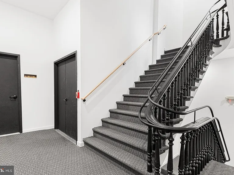 1415 Locust St #402 — Photo 12
