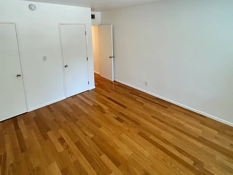 1346 N Laurel Ave #101 — Photo 6