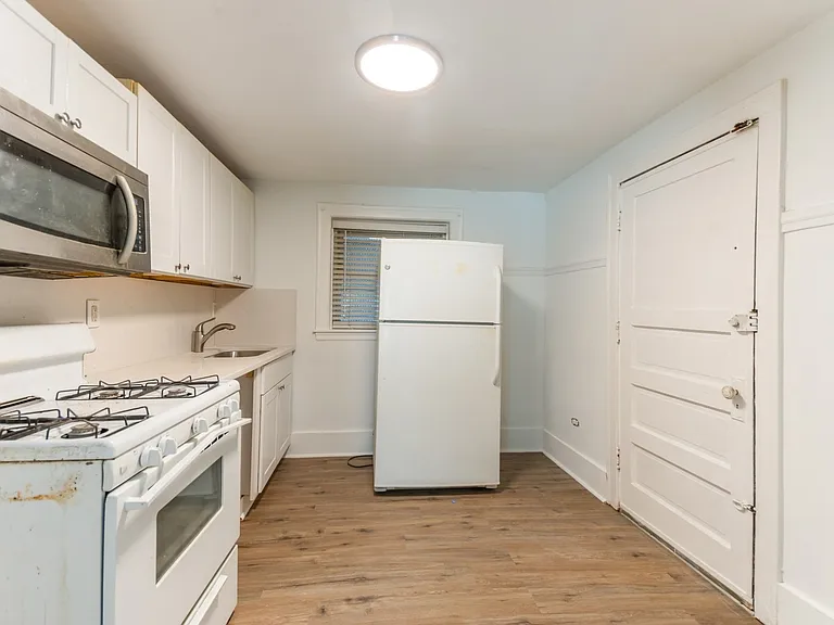 3501 N Albany Ave #GDN — Photo 2