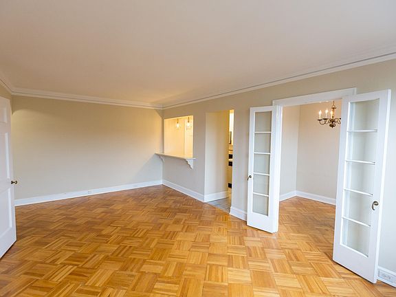 3rd image of 2000 N Lincoln Park W #711