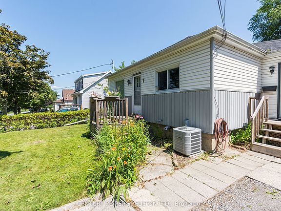 2nd image of 7 Valleyview Cres