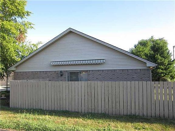 4th image of 520 Somerset Dr