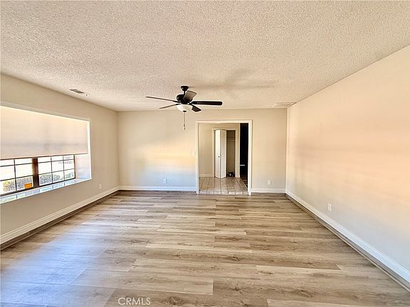 4th image of 14890 Apple Valley Rd