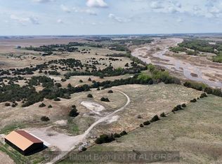 702 W 19th Rd, Phillips, NE 68865