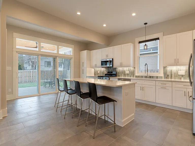 1544 Court Ave #2 — Photo 9
