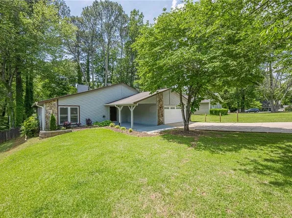 9985 Lake Forest Way, Roswell, GA 30076