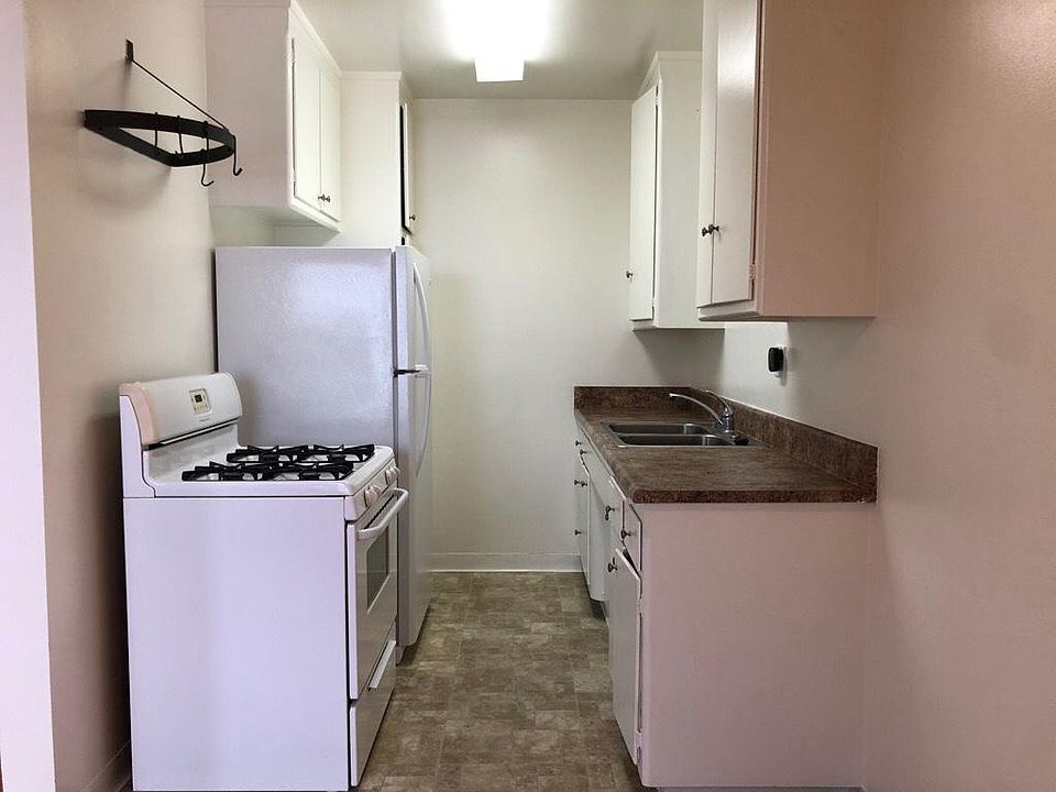 1st image of 1332 N Detroit St #8