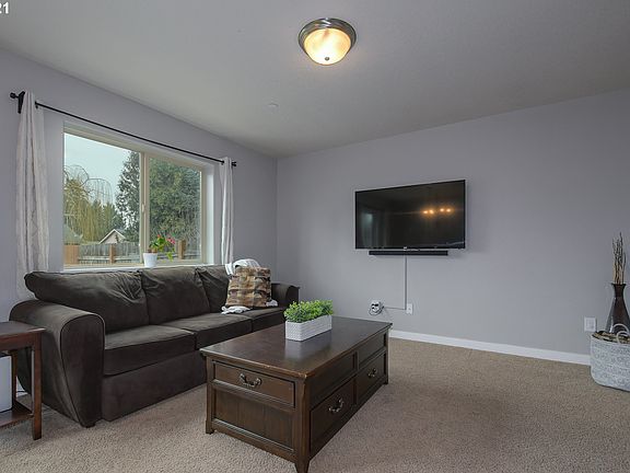 3rd image of 816 NE 109th Ct