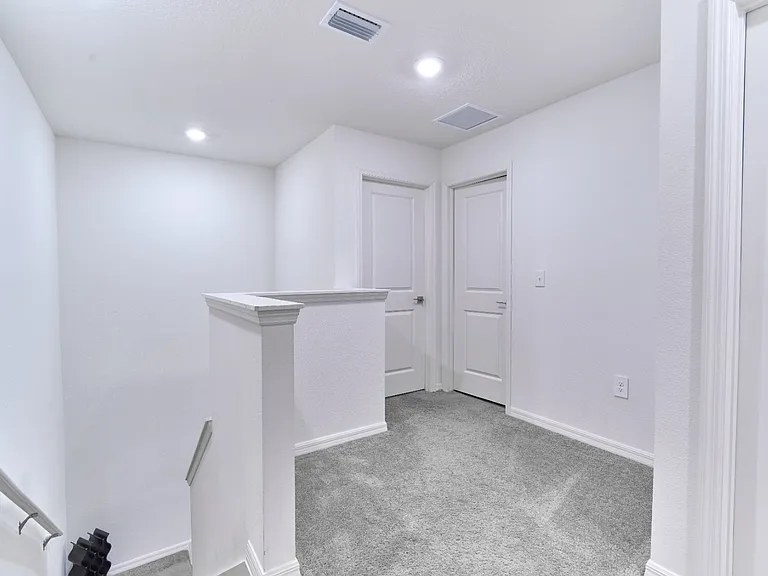 721 Stoney Point Cir — Photo 8