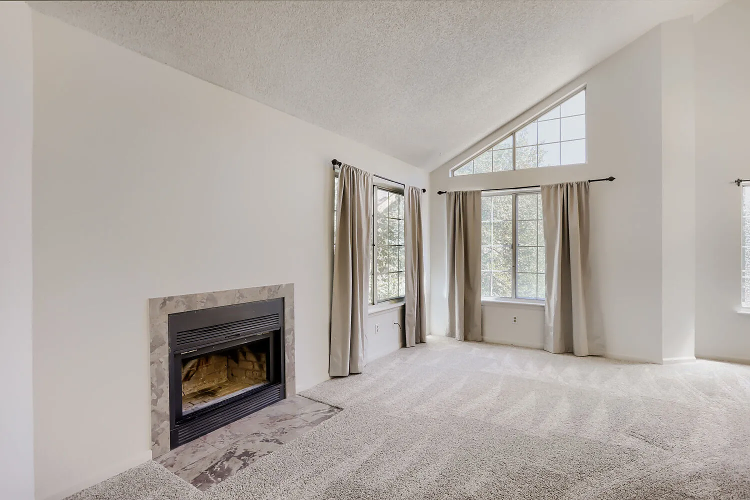 2 bed, 800 sqft, $2,000 — Photo 2