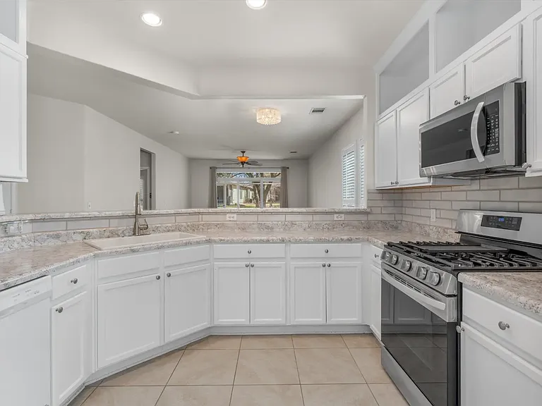 118 Portsmouth Dr #PORTSMOUTH118 — Photo 1