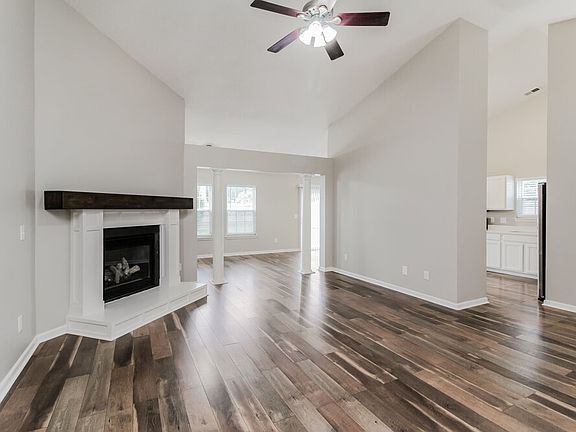 4th image of 3410 Arbor Pointe Dr