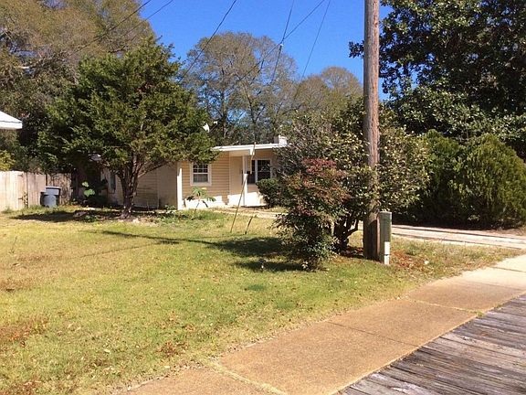 2nd image of 321 Smith Dr NE
