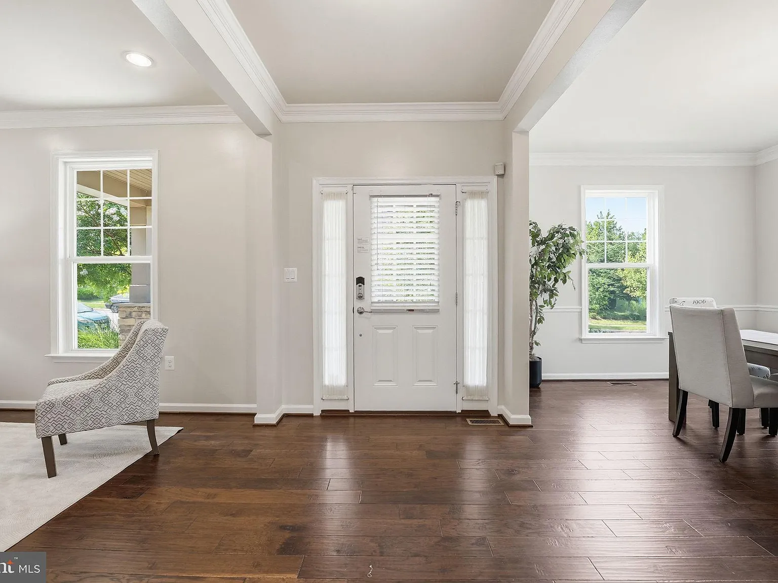 5 bed, 4.5 bath, 4861 sqft, $4,300 — Photo 4